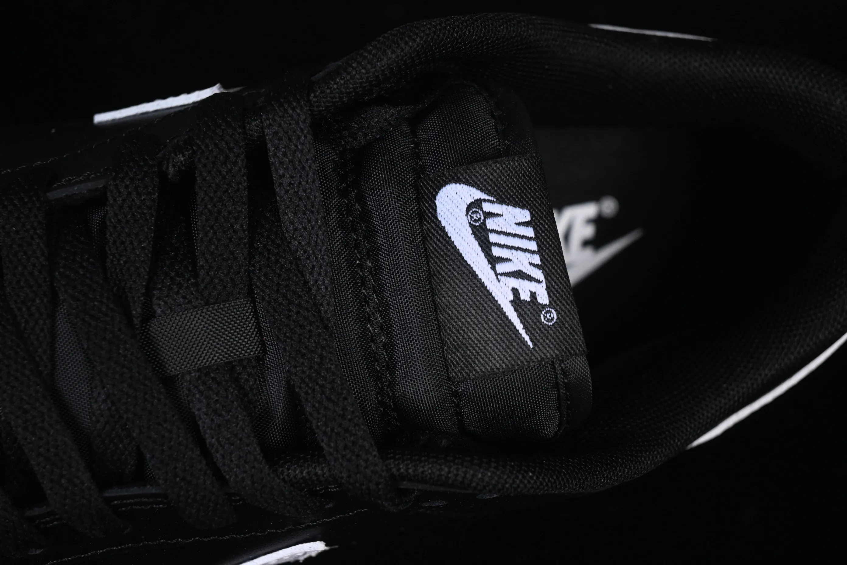 All Categories Nk SB Dunk Series Nk SB Dunk Low Low-top sneakers Nike SB Dunk Low All black and white hook Low-top casual sneakers IO7606-010